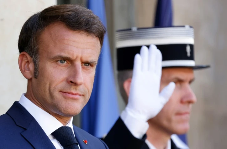 Le président Emmanuel Macron sur le perron de l'Elysée, le 14 juillet 2023 à Paris