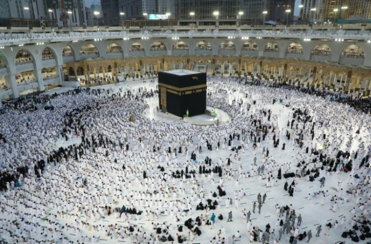 Des pèlerins musulmans à La Mecque au premier jour du Ramadan, le 2 avril 2022 en Arabie saoudite