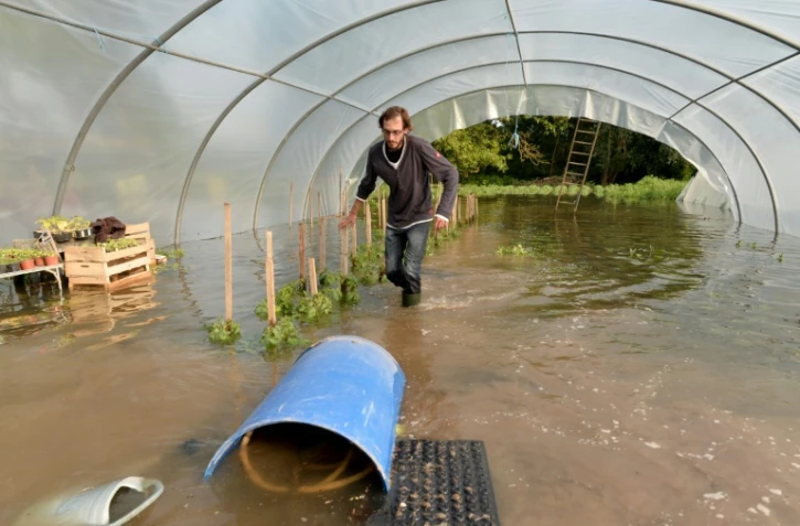 Une exploitation agricole inondée le 5 juin 2016 à Freuneuse