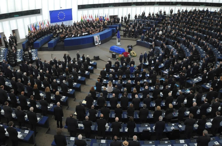 Hommage européen pour Helmut Kohl, citoyen d'honneur de l'Europe