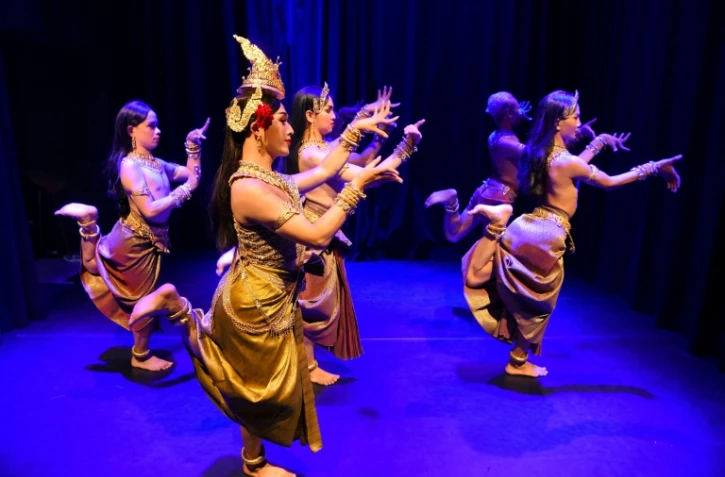 La compagnie de danse Apsara Prumsodun OK & Natyarasa se produit à Phnom Penh, le 31 août 2019