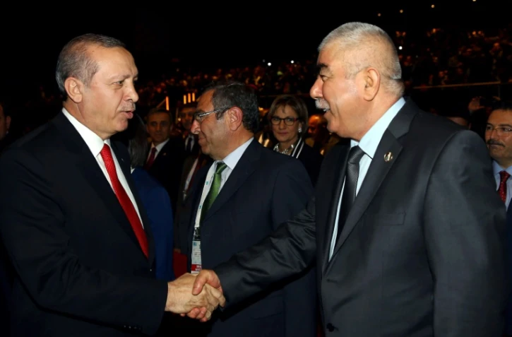 Le président turc Recep Tayyip Erdogan(g) et le vice-président afghan Abdul Rashid Dostum à Istanbul, le 23 avril 2015, photo fournie par le service de presse de la présidence turque 