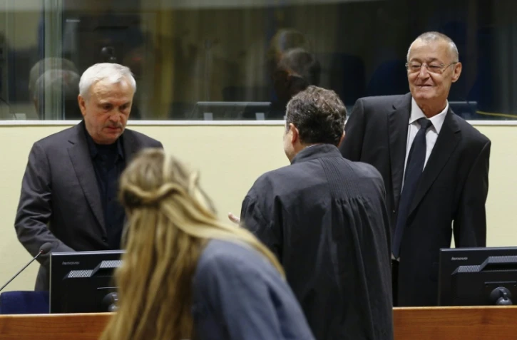 Jovica Stanisic (g) et Franko Simatovic (d), anciens chefs de la sécurité intérieure serbe, lors de leur procès à La Haye, le 13 juin 2017