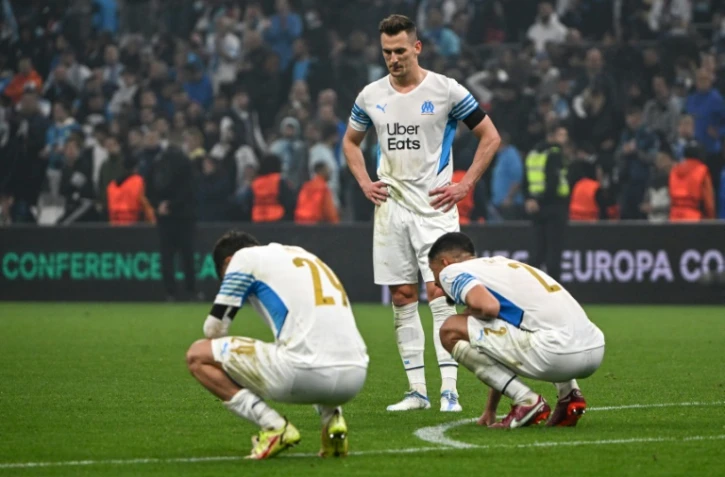 La déception des Marseillais Pol Lirola (g), Arkadiusz Milik (c) et William Saliba, éliminés par Feyenoord en demi-finale de la Ligue Europa Conférence, le 5 mai 2022 au Stade Vélodrome