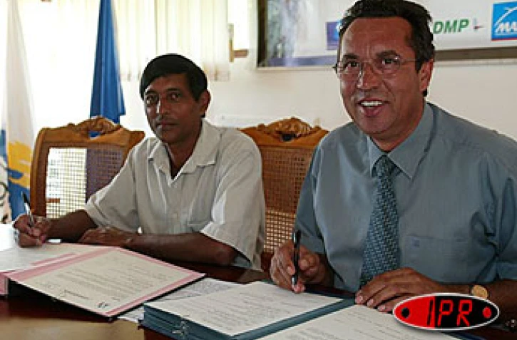 Mercredi 3 novembre 2004

Une convention sur la gestion des déchets carnés a été signée entre la chambre de métiers et le GRDS