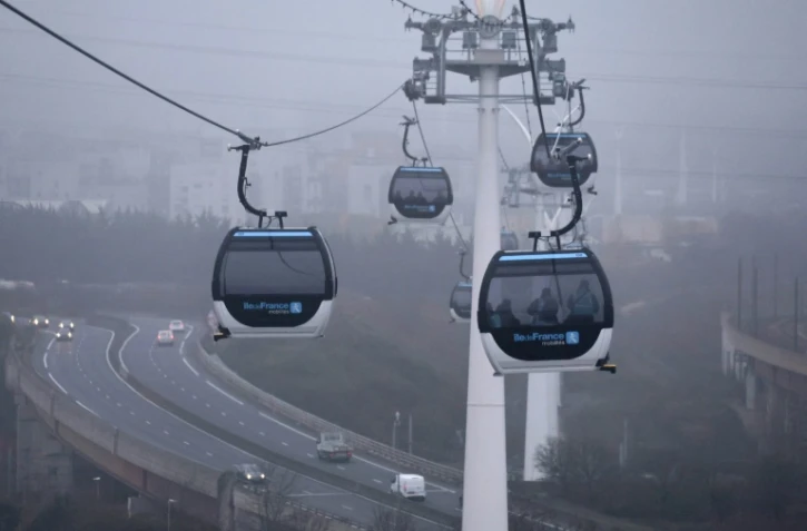 Mise en service du premier téléphérique urbain d'Île-de-France reliant la station Pointe-du-Lac, à Créteil, à la station Villa-Nova, à Villeneuve-Saint-Georges, dans le Val-de-Marne, le 13 décembre 2025