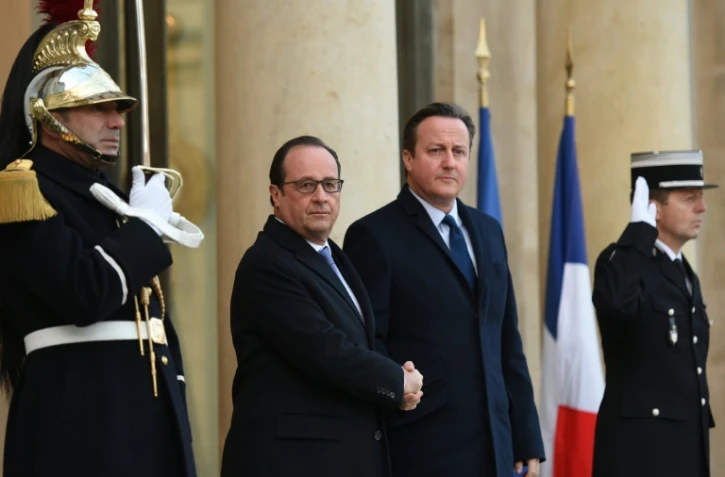 François Hollande et David Cameron sur le perron de l'Elysée le 23 novembre 2015 à Paris