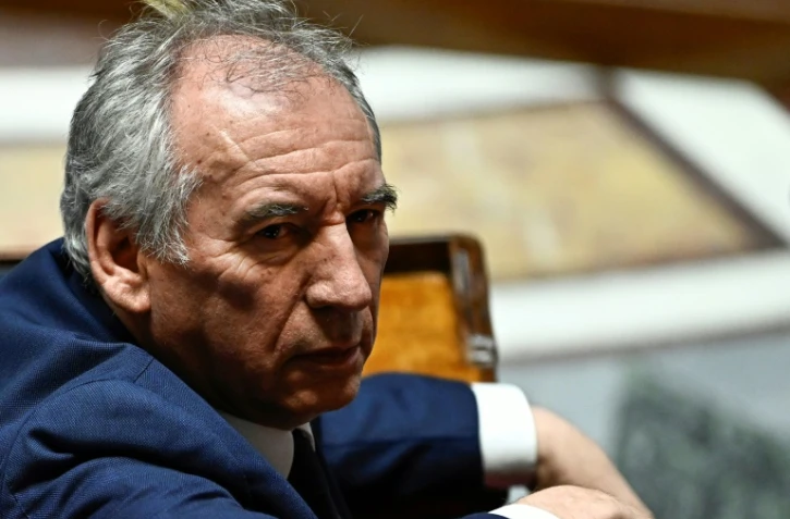 Le Premier ministre français François Bayrou assiste à une séance de questions au gouvernement à l'Assemblée nationale, à Paris, le 18 février 2025