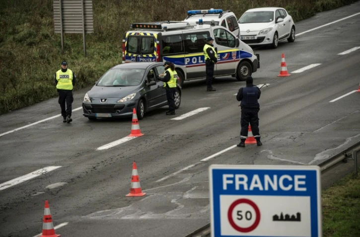 Contrôle de police à la frontière franco-belge de Neuville-en-Ferrain, le 17 novembre 2015