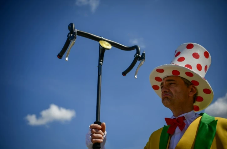 Un amateur de cyclisme encourage les coureurs du Tour de France, le 3 juillet 2017 Ă Verviers