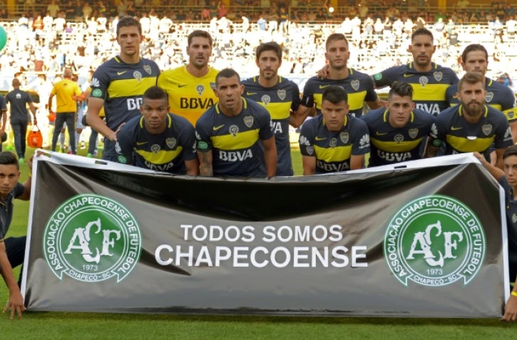 "On est tous Chapecoense" : l'hommage de joueurs de Boca Juniors, le 4 décembre 2016 à Avellaneda (Argentine)