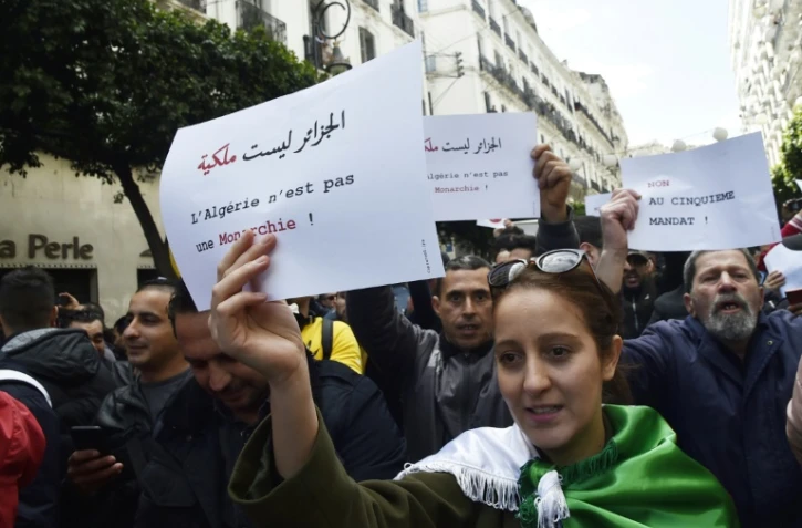 Des Algériens manifestent contre la candidature du président Abdelaziz Bouteflika à un 5e mandat, le 24 février 2019 à Alger