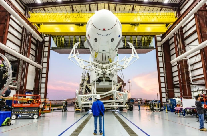 La capsule Crew Dragon de SpaceX sur une fusée Falcon 9 au centre spatial Kennedy, le 29 janvier 2019 à Cap Canaveral, en Floride