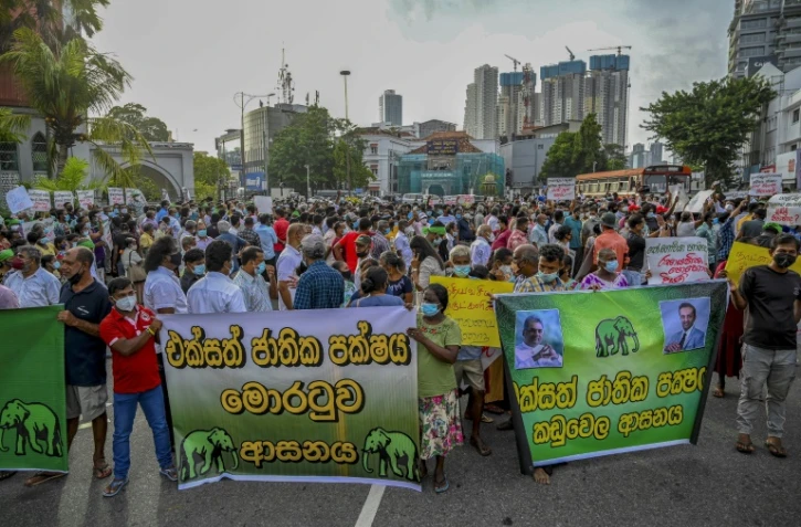 Manifestation contre les pénuries de produits de base, à Colombo le 12 novembre 2021