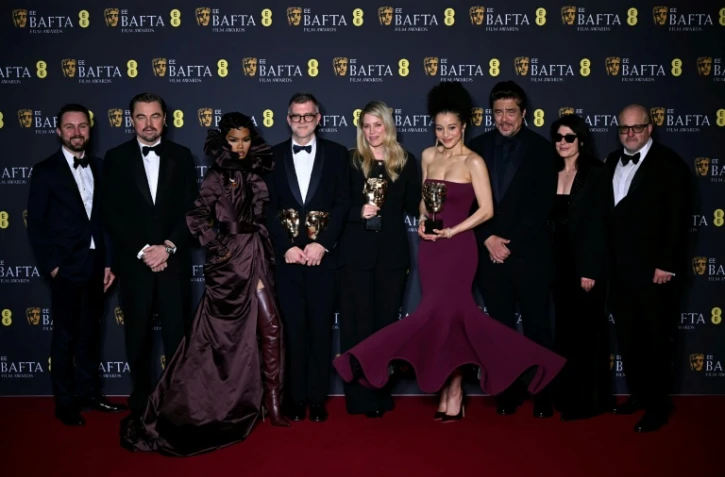 L'équipe du film "Une bataille après l'autre" récompensée du prix du meilleur film aux Bafta à Londres, le 22 février 2026