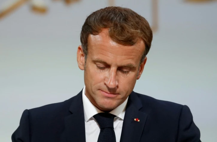 Le président français Emmanuel Macron prononce un discours lors d'une cérémonie à la mémoire des Harkis au palais de l'Élysée à Paris, le 20 septembre 2021