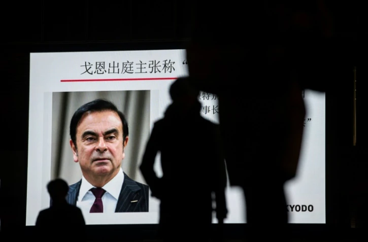 La télévision japonaise diffuse des informations sur Carlos Ghosn sur un écran public à Tokyo, le 8 janvier 2019