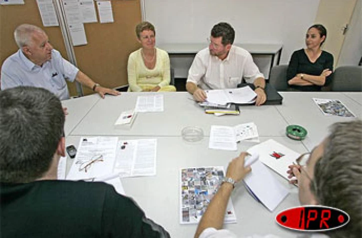 Vendredi 23 septembre 2005 -


Lors de la présentation de l'assemblée générale de l'ADIR