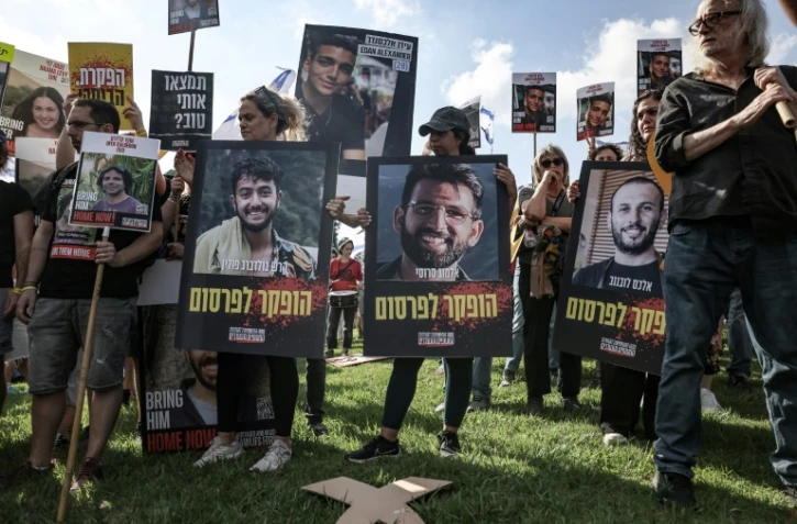 Des proches des otages israéliens retenus dans la bande de Gaza manifestent devant le bureau du Premier ministre à Jérusalem le 1er septembre 2024