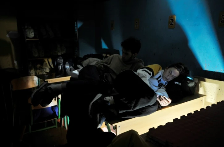 Des civils dans un abri souterrain à Kiev, le 25 février 2022