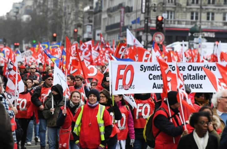 La manifestation des fonctionnaires à l'appel de FO devant les Invalides à Paris le 7 février 2019