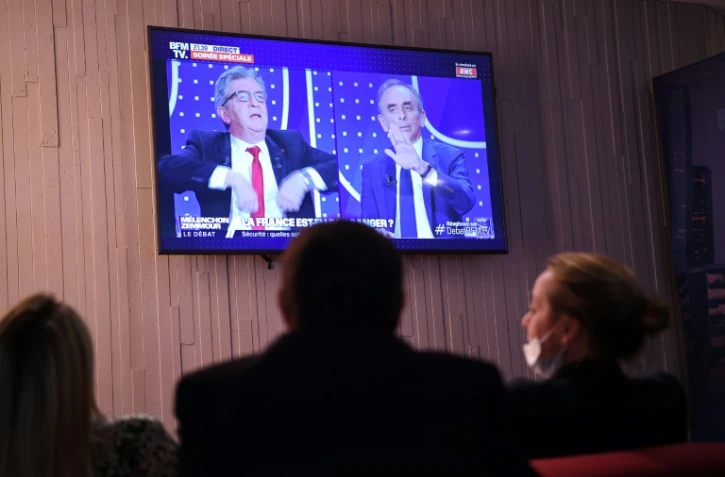 Téléspectateurs devant le débat entre Jean-Luc Mélenchon et Eric Zemmour, le 23 septembre 2021