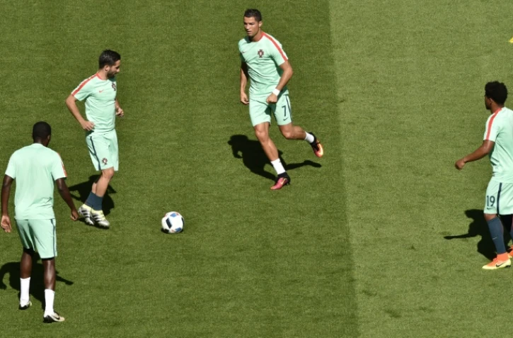 Les Portugais à l'échauffement avant le match de l'Euro contre la Hongrie, le 22 juin 2016 à Lyon