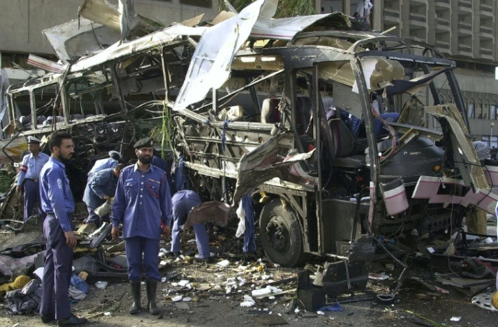 Le site de l'attentat, le 8 mai 2002, au cours duquel une voiture piégée, précipitée contre un bus transportant des salariés de la Direction des chantiers navals (DCN), avait explosé devant l'hôtel Sheraton à Karachi, au Pakistan