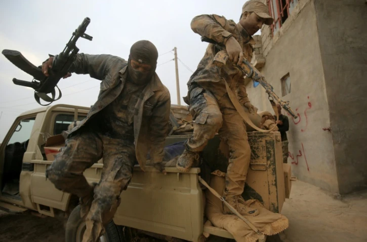 Des membres forces irakiennes à leur arrivée le 28 octobre 2016 dans le village Umm Mahahir au sud de Mossoul, repris aux groupe EI