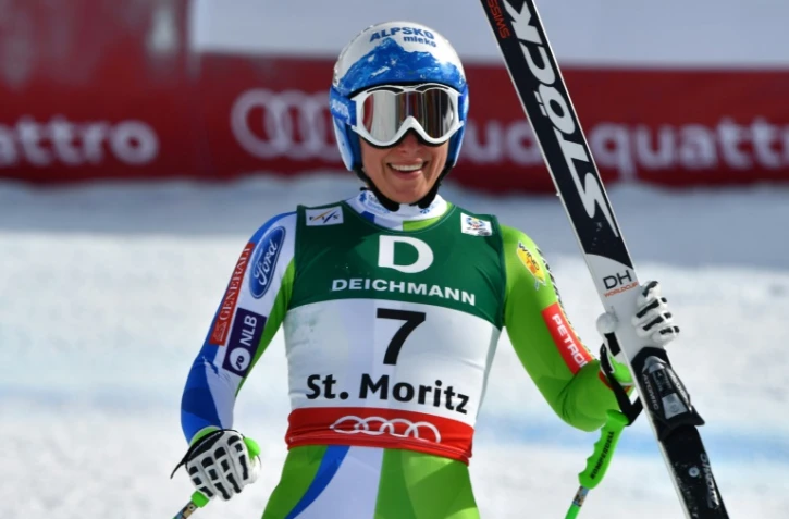 La Slovène Ilka Stuhec en joie dans l'aire d'arrivée après sa victoire en descente aux Mondiaux de ski alpin, le 12 février 2017 à St Moritz 