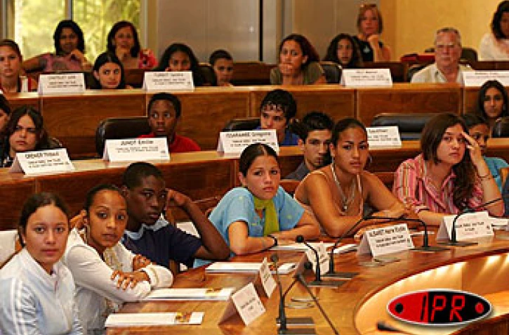Mercredi 2 novembre 2005 -
Le conseil général des jeunes a procédé au renouvellement de son Bureau