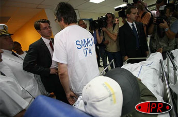 Mercredi 22 février 2006 

François Baroin, ministre de l'outremer, en visite à La Réunion pour évaluer l'impact de l'épidémie de chikungunya sur l'économie de l'île
