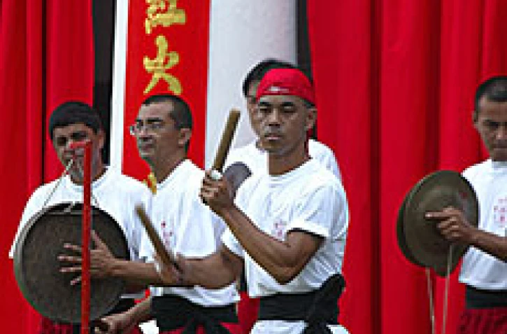 Célébration du nouvel an chinois le samedi 1er février 2003. La nouvelle année est placée sous le signe de la chèvre