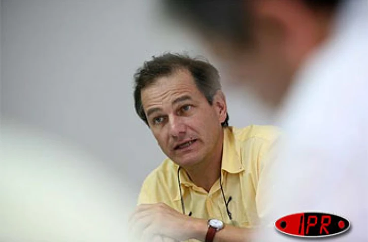 Mardi 7 février 2006-
Antoine Perrin, directeur de l'agence régionale de l'hospitalisation (ARH) et Bernard Gauzère, chef du service réanimation de Bellepierre (de droite à gauche)