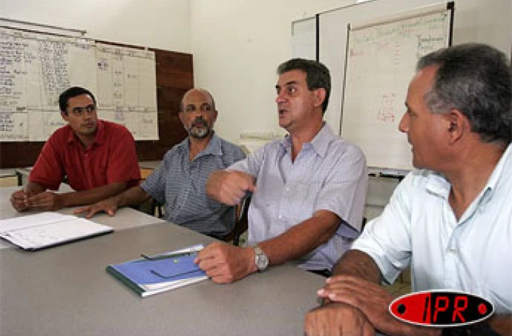 Mercredi 8 Février 2006 -
La chambre d'agriculture et les apiculteurs de l'île dénoncent l'utilisation des insecticides pour la démoustication, toxiques pour les pollinisateurs