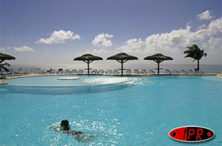 Mercredi 8 Février 2006 -

La présidente du Comité du Tourisme de la Réunion a annoncé qu' une annulation globale de séjours touristiques se situerait entre 40 et 50% pour les 15 derniers jours