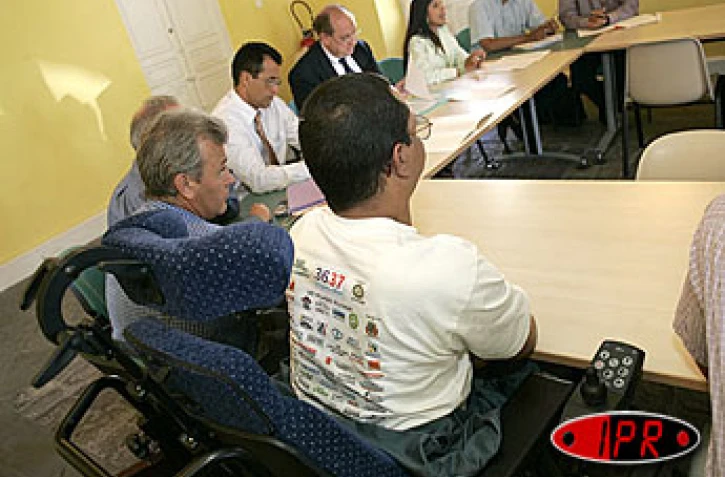 Mercredi16 juin 2004 -


Lors de la rencontre entre les élus, les associations et le préfet