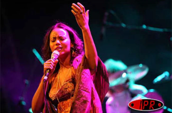 Samedi 5 août  2006 -

Mayra Andradré, l'autre voix du Cap Vert, au Sakifo