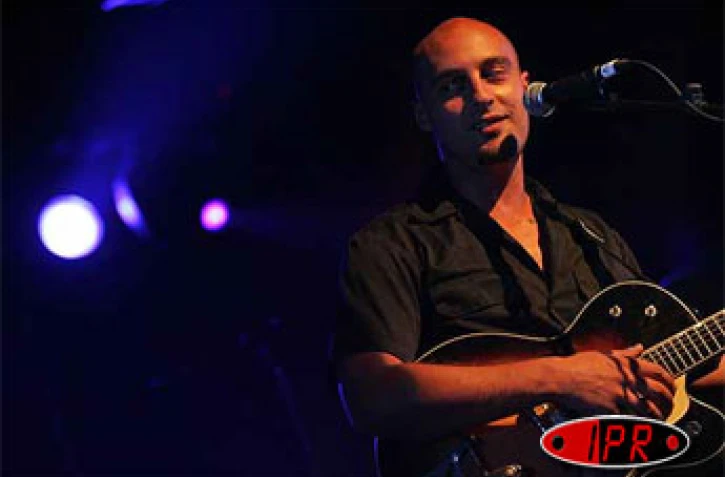 Dimanche  6 août 2006 -

Anis en concert au Chapito pour le Sakifo musik festival