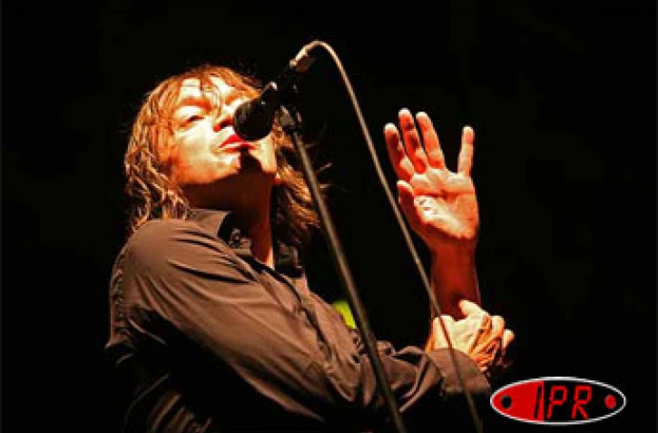 Samedi 5 août 2006 -


Cali sur la scène de la Ravine pour le Sakifo