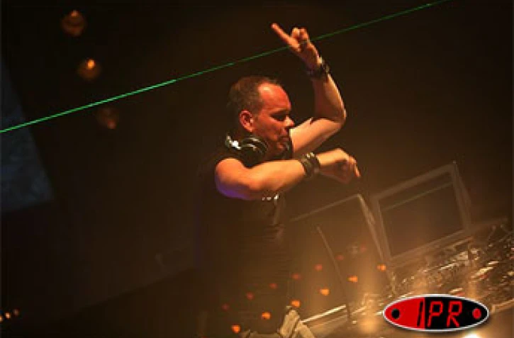 Samedi 9 décembre 2006 -

Des milliers de personnes se  sont déchaînées à la Ravine Saint-Leu au son de la  6ème édition de la Keep in Touch