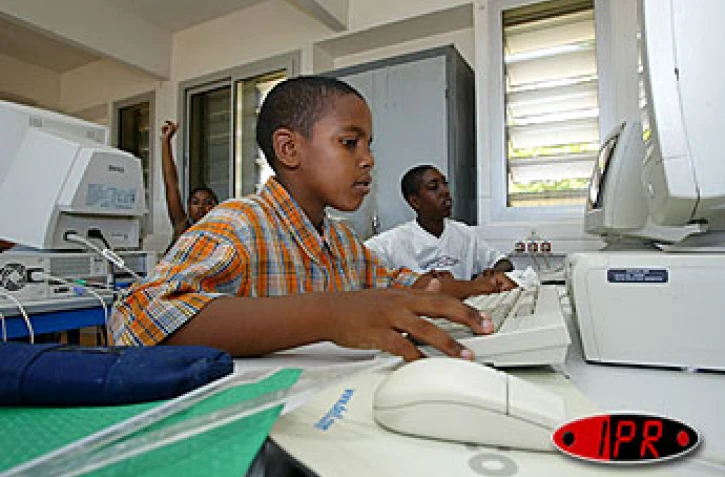 Lundi 26 janvier 2004
Les élèves ont réinvesti en nombre les salles informatiques