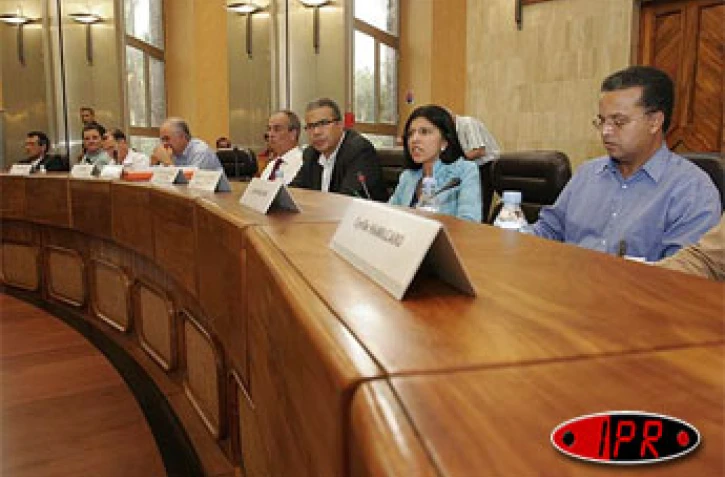 Vendredi 29 avril 2005 -La majorité UMP du conseil général a voté en faveur de l'entrée en vigueur des contrats d'avenir