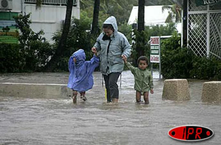 Vendredi 4 mars 2005
Le centre-ville de la Saline (Ouest) a été une fois de plus inondé