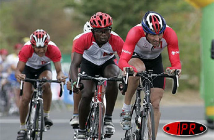 Lundi 19 septembre 2005

Lors du prologue du tour de l'île cycliste