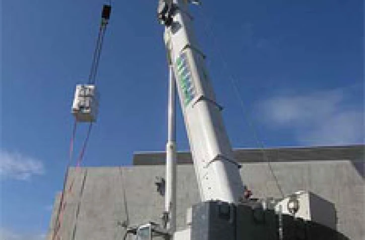 Mardi 17 avril 2007 -

La pièce maîtresse du cyclotron a été livrée