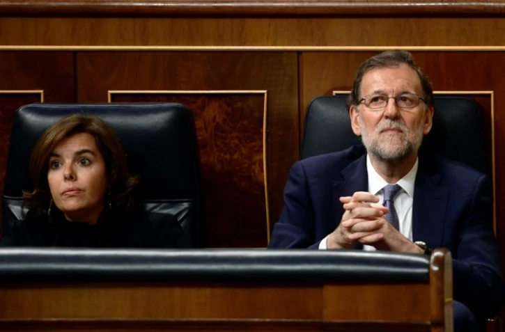 La vice-présidente du gouvernement espagnol Soraya Saenz de Santamaria, au côté du Premier ministre Mariano Rajoy, à Madrid, le 31 août 2016