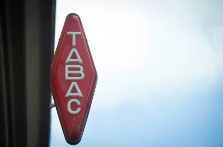 Le gouvernement français veut aligner la fiscalité du tabac à rouler sur celle des cigarettes et instaurer une taxe visant les fabricants