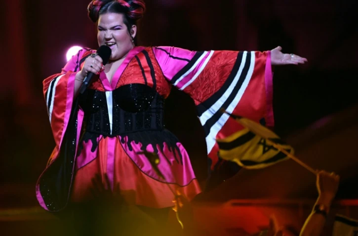La chanteuse israélienne Netta chante "Toy" à l'Eurovision à Lisbonne, le 8 mai 2018