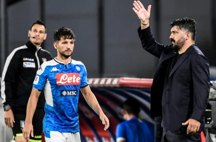 L'entraîneur du Napoli Gennaro Gattuso replace ses joueurs face à l'Inter Milan, lors de la demi-finale retour de la Coupe d'Italie à Naples, le 13 juin 2020